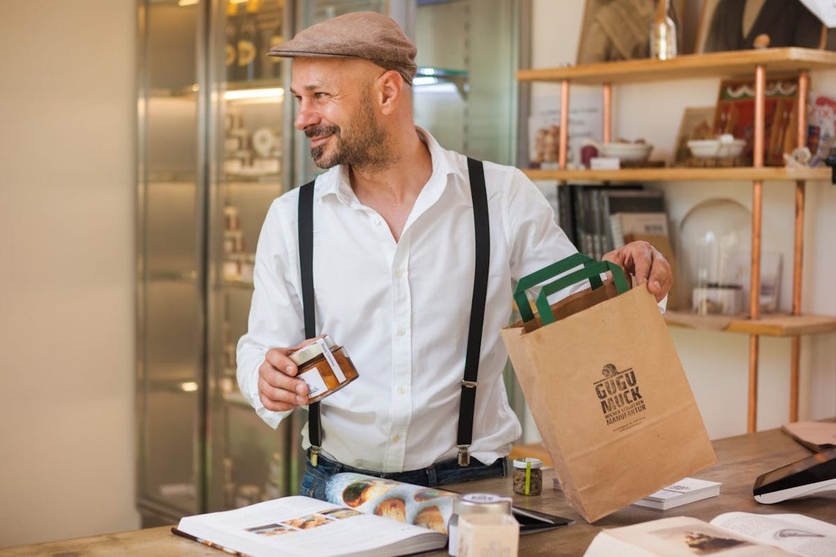 Besitzer mit Produkten Besitzer mit Produkten