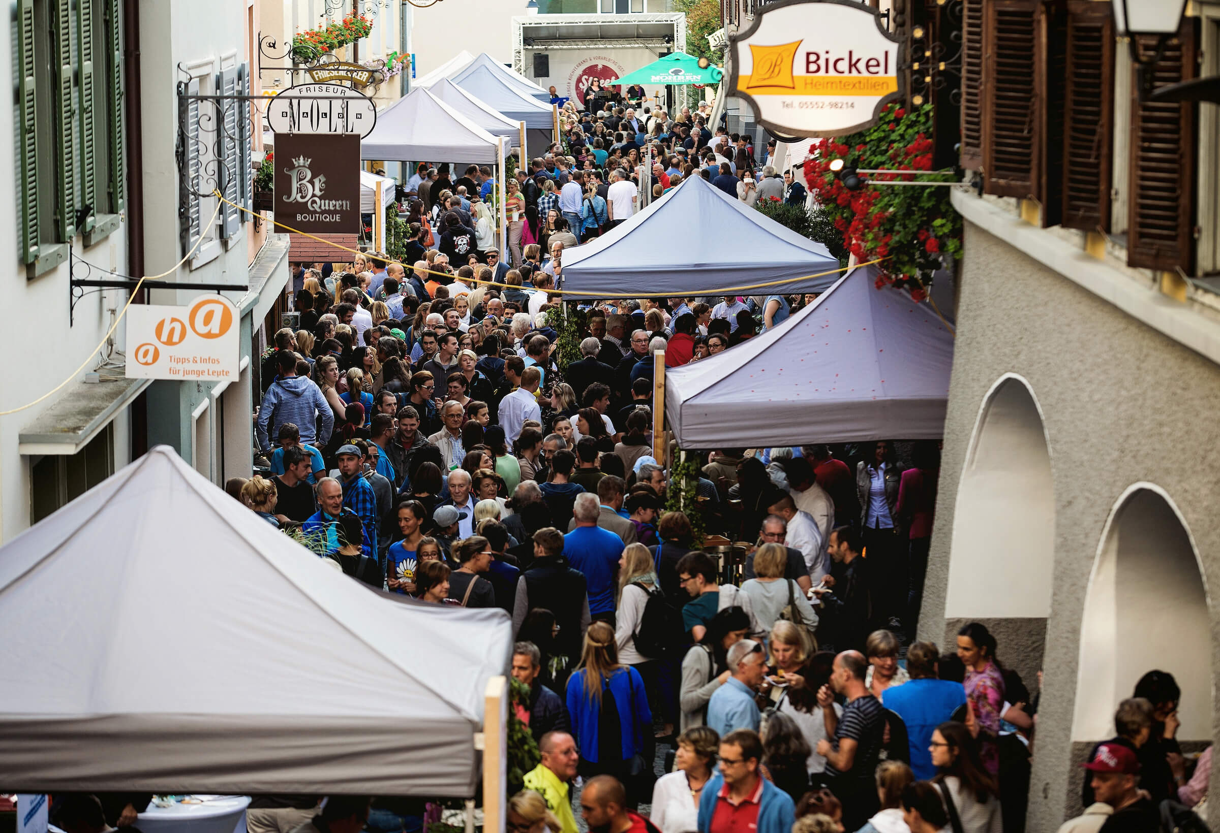 Menschenmenge am Streetfood Festival