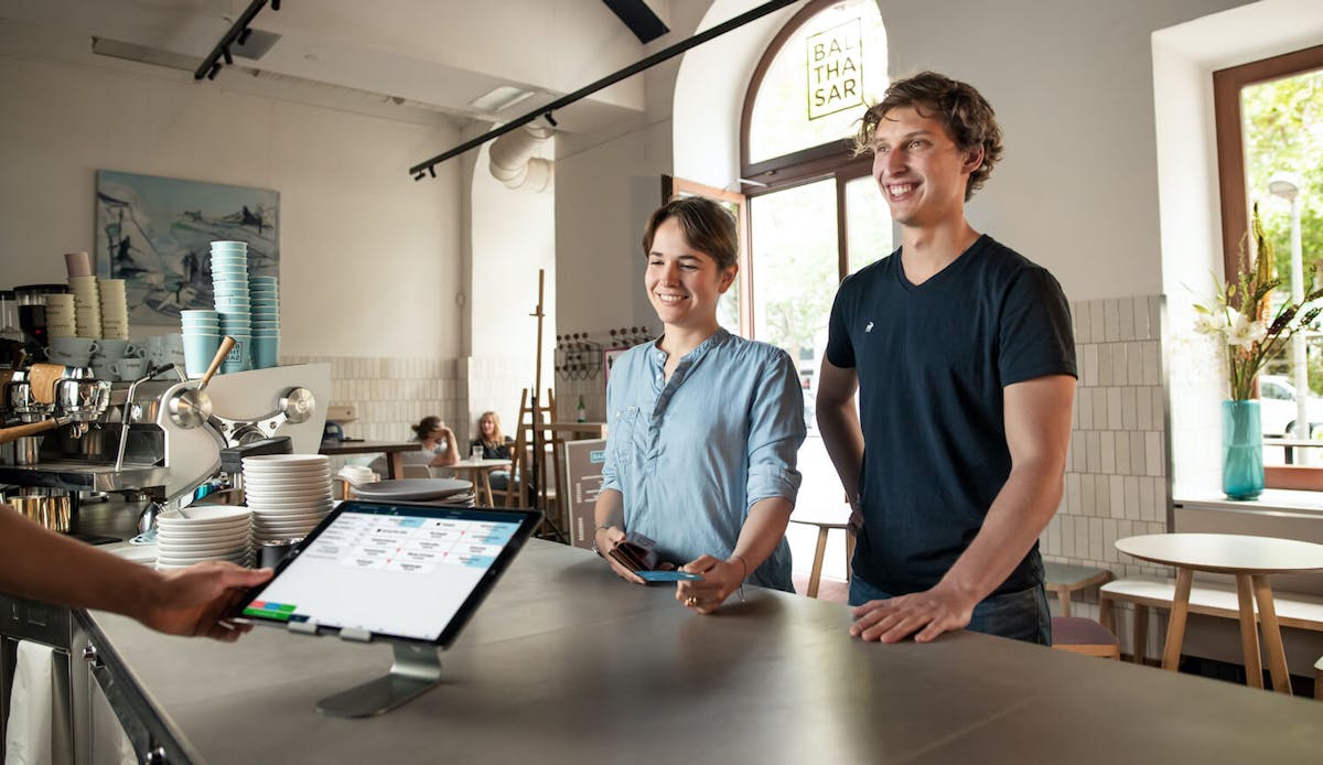Bestellung aufnehmen Gastronomie mit Tablet Bestellung aufnehmen Gastronomie mit Tablet