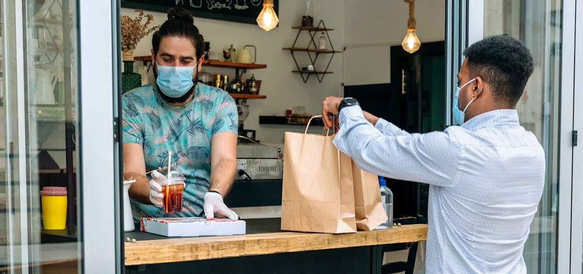 Gast holt Essen ab Gast holt Essen ab