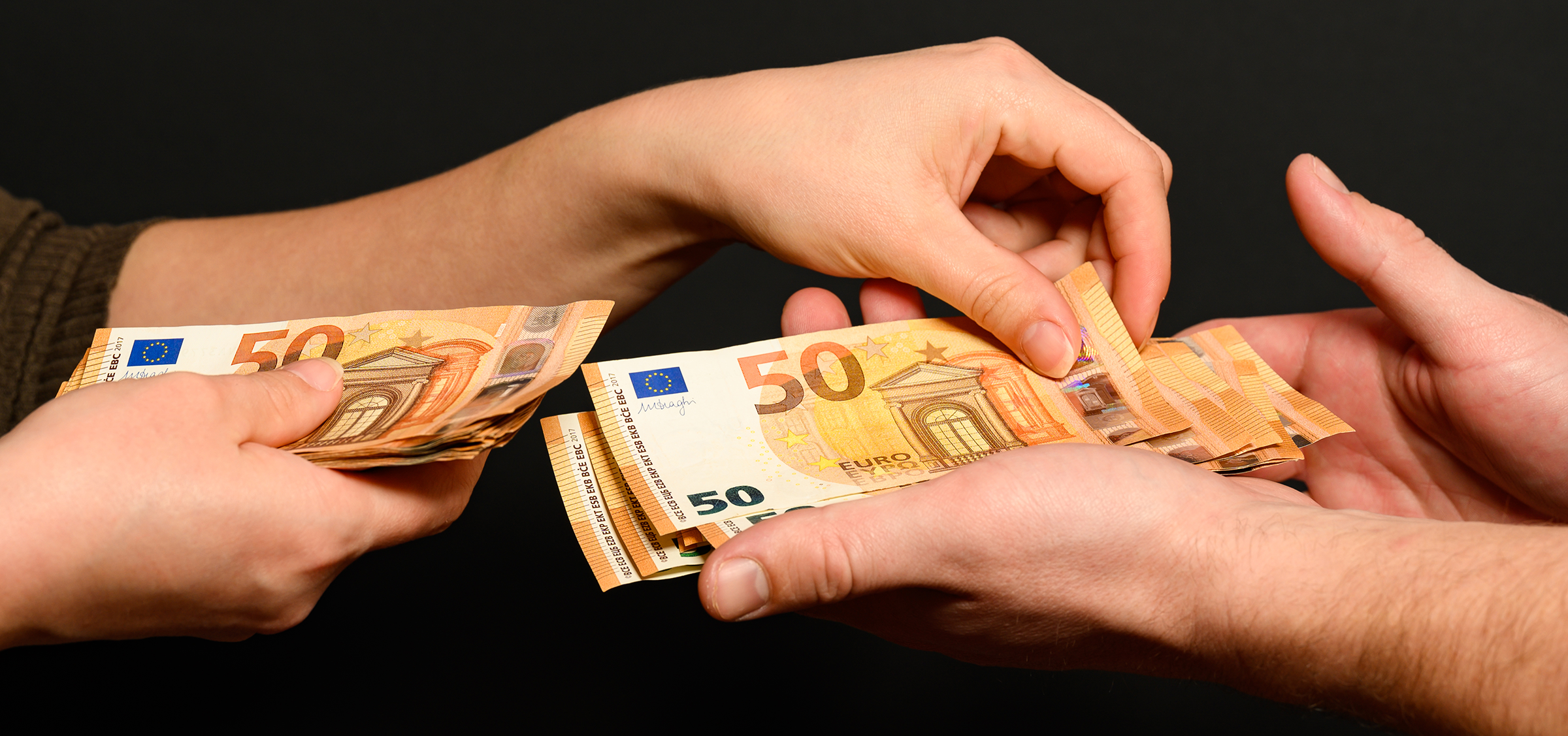 Zahlung mit Geldscheinen