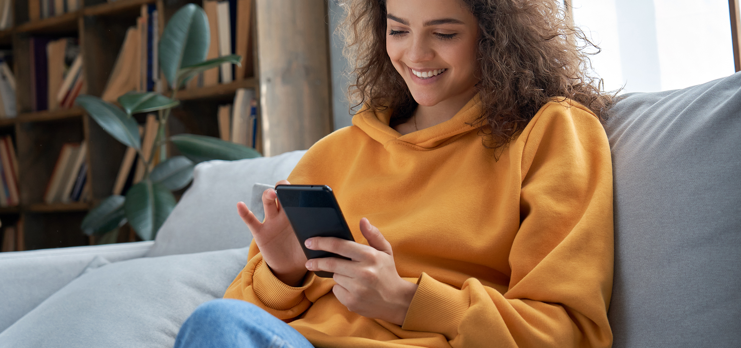 Unternehmerin am Smartphone