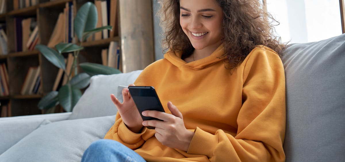 Unternehmerin am Smartphone Unternehmerin am Smartphone