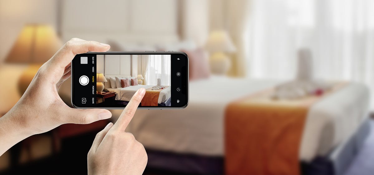 Schlafzimmer fotografiert mit dem Smartphone Schlafzimmer fotografiert mit dem Smartphone