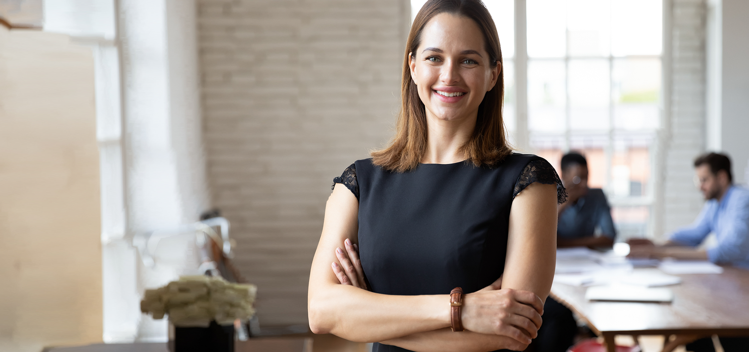 Chefin im Meetingraum