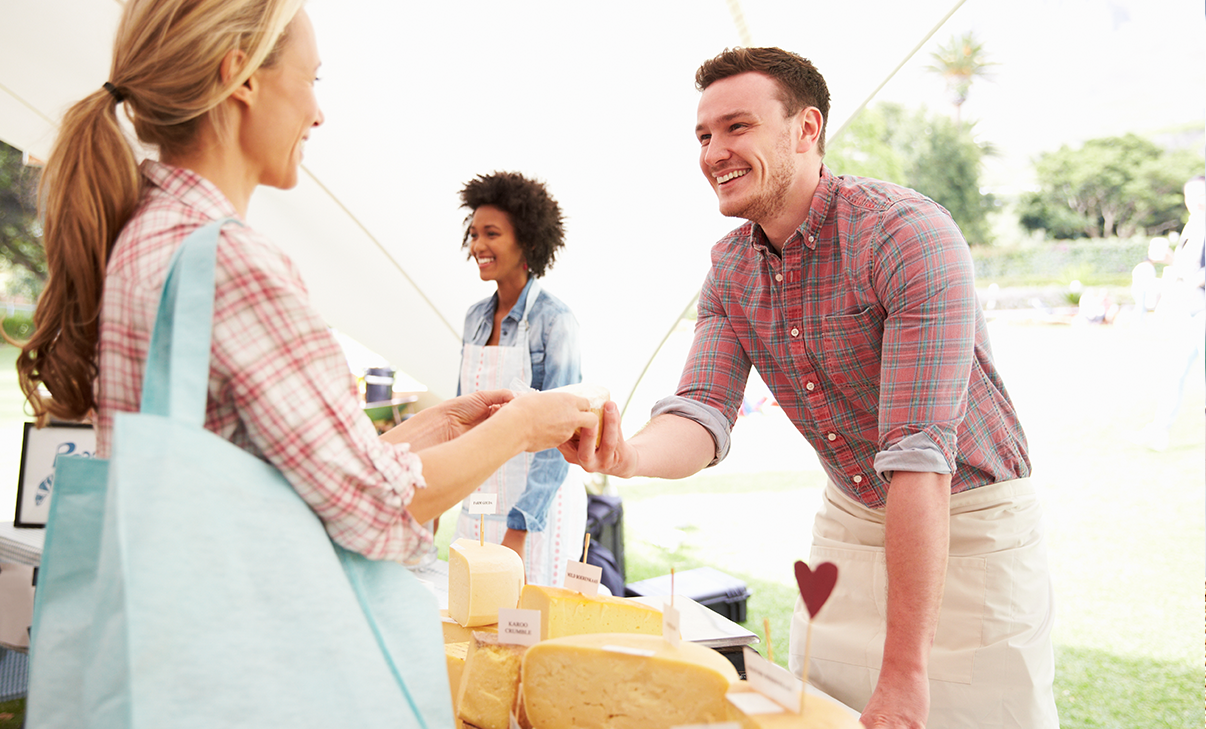 Käseverkäufer auf dem Markt