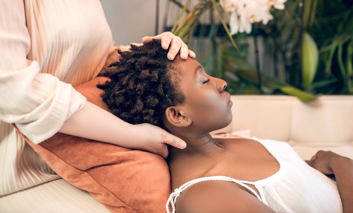 Patientin bei der Physiotherapie Patientin bei der Physiotherapie