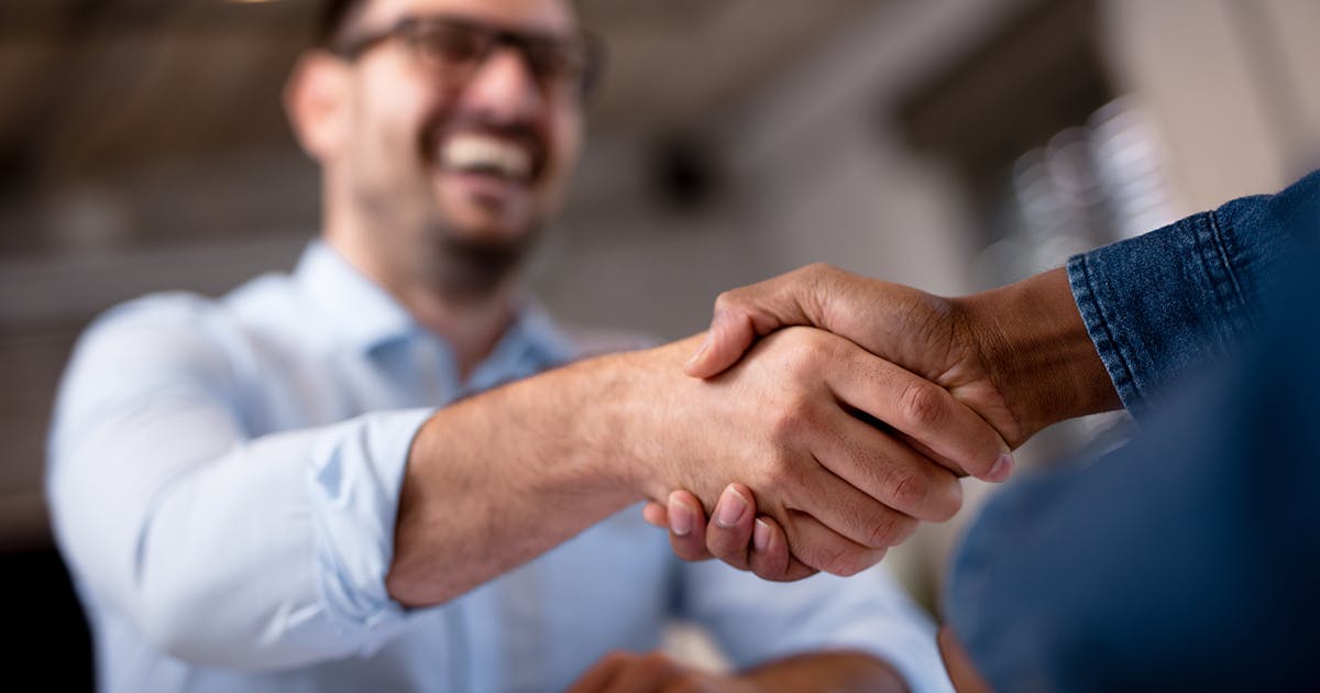 Vertriebspartner bekräftigen Partnerschaft Vertriebspartner bekräftigen Partnerschaft