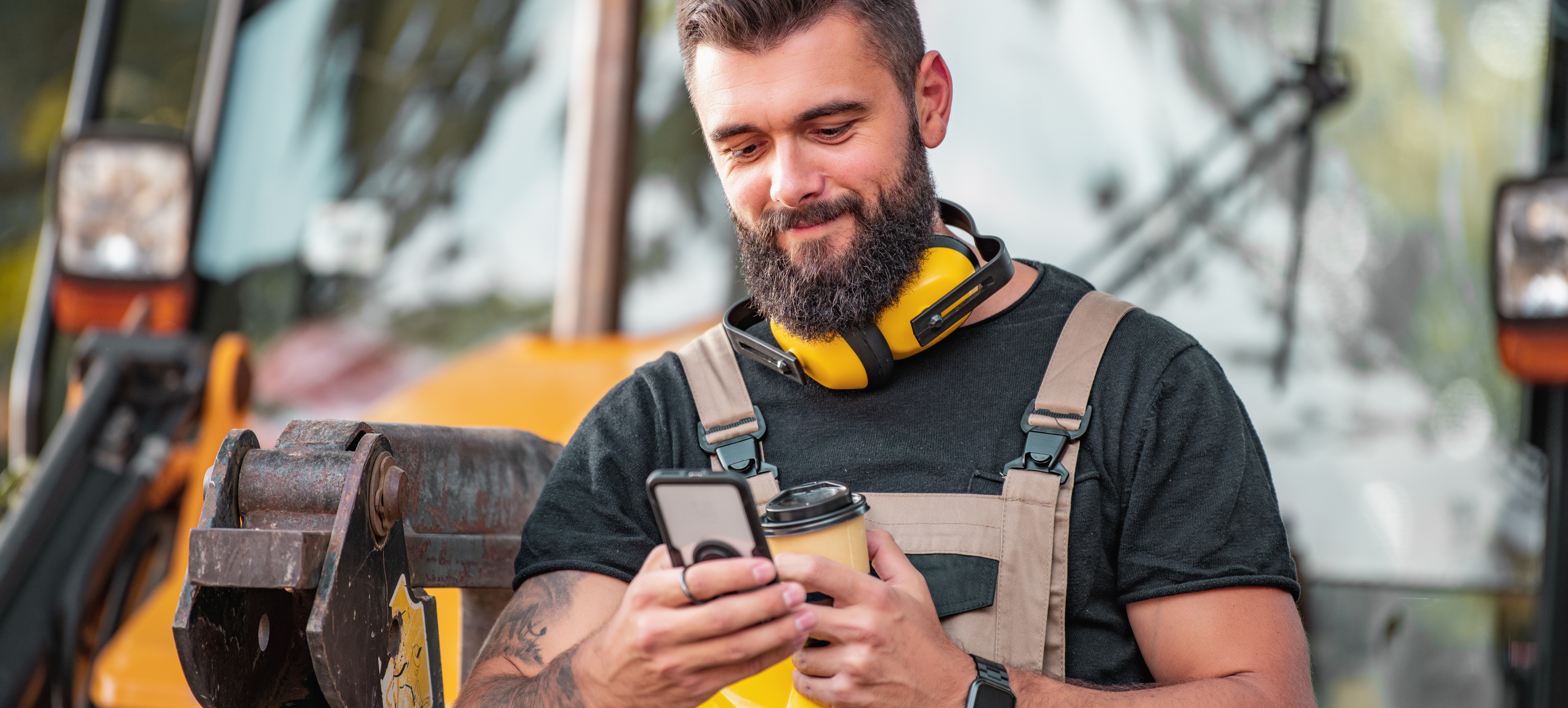 Bauunternehmer verwaltet per Handy