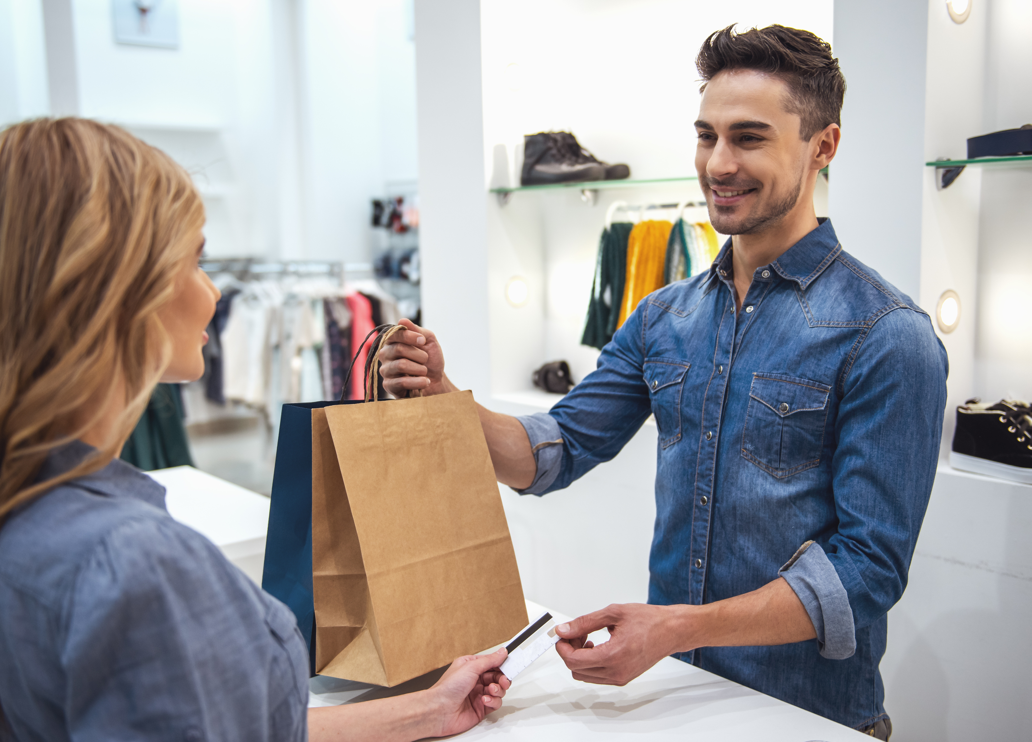 Einzelhandel mit Kundin