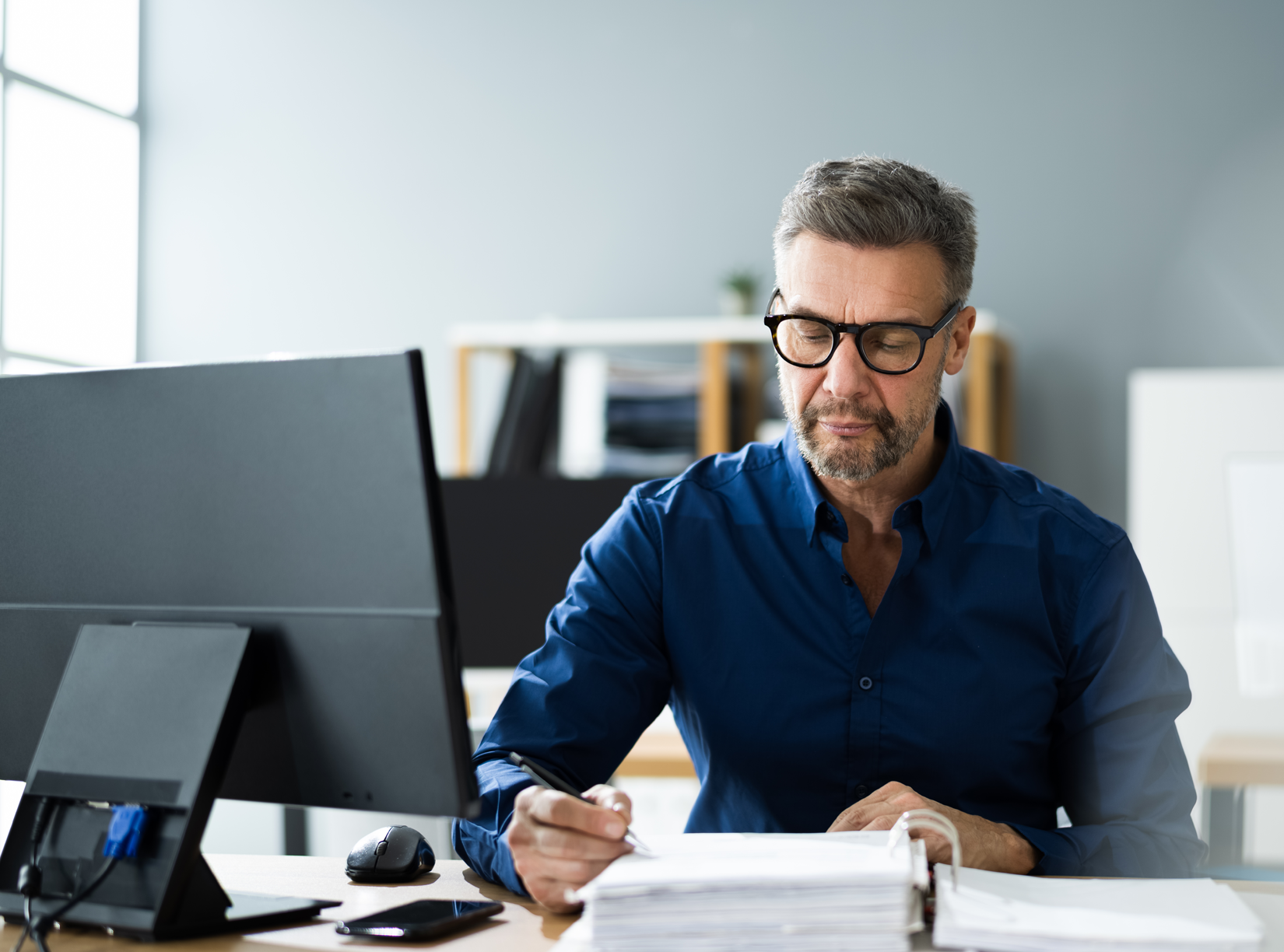 Steuerberater am Rechner