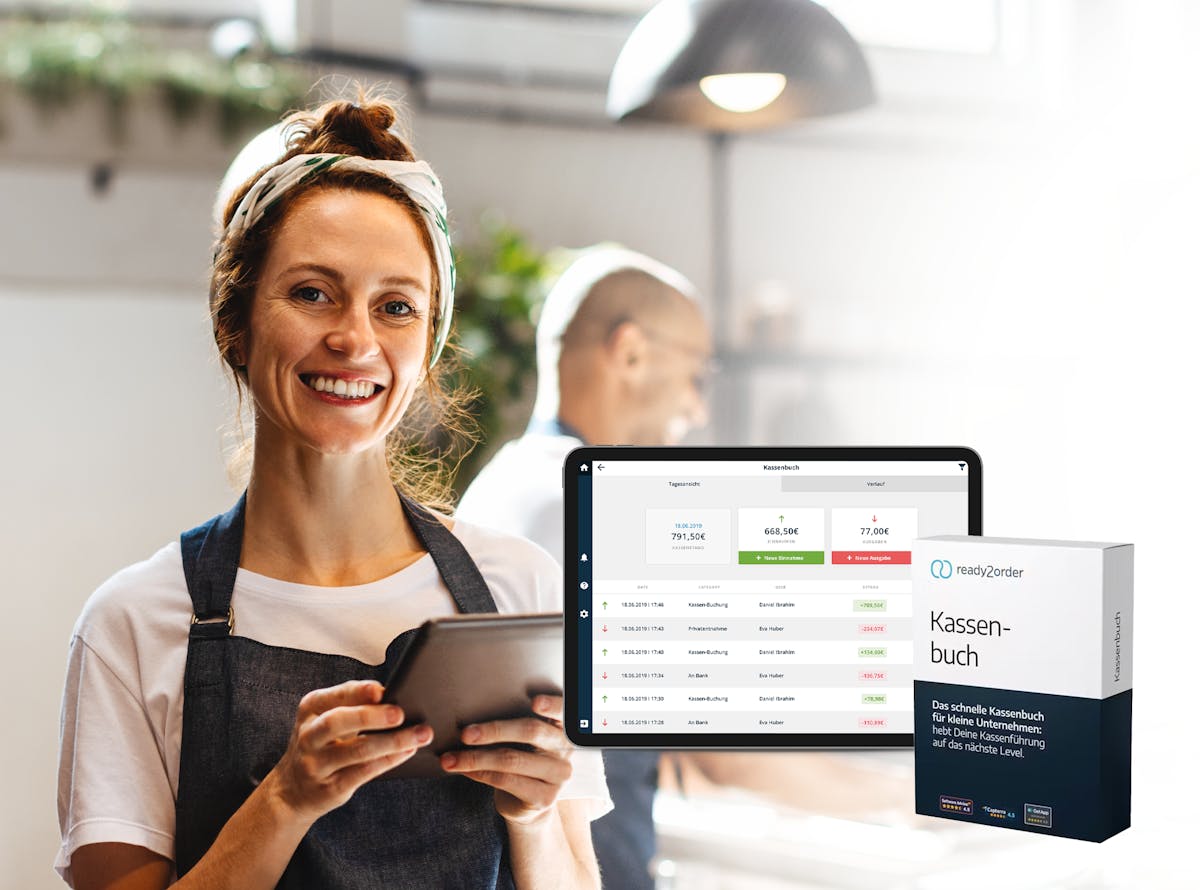 Nutzerin mit Kassenbuch Nutzerin mit Kassenbuch