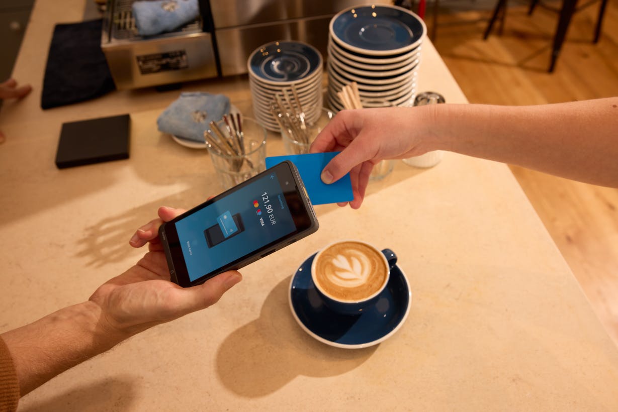 Kartenzahlung mit readyMini im Café Kartenzahlung mit readyMini im Café